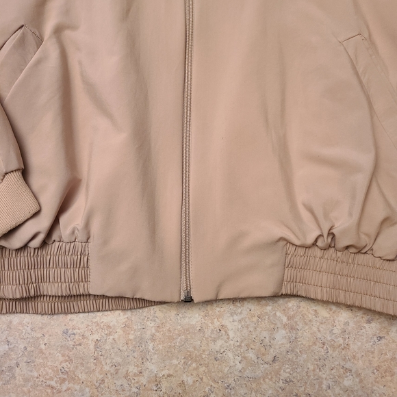 MGM Grand Tan Lightweight Jacket in size Medium - Picture 5 of 8